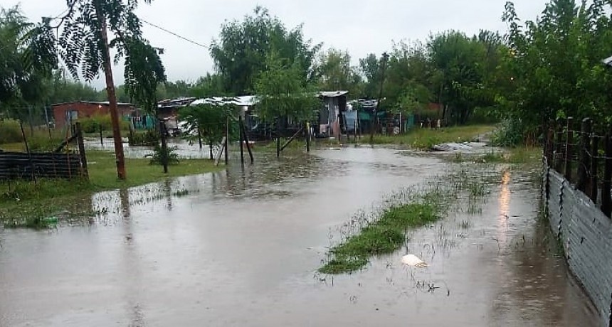 Evacuados ante la crecida del Arroyo Lanusse 