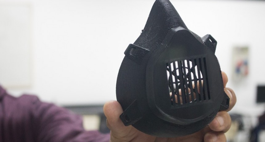Fabrican mascarillas para personal de salud con impresoras 3D
