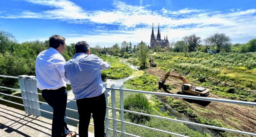 Comenzaron las obras de readecuación del cauce del río Luján en la zona urbana